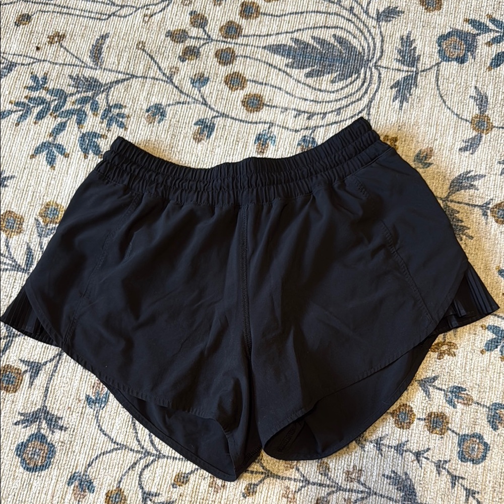Black lululemon pleated athletic shorts
